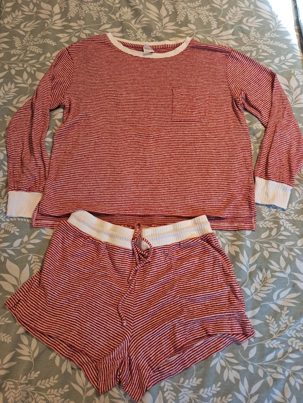 stars above Red & White Striped Long-Sleeve Top & Shorts Pajama Set Size Medium